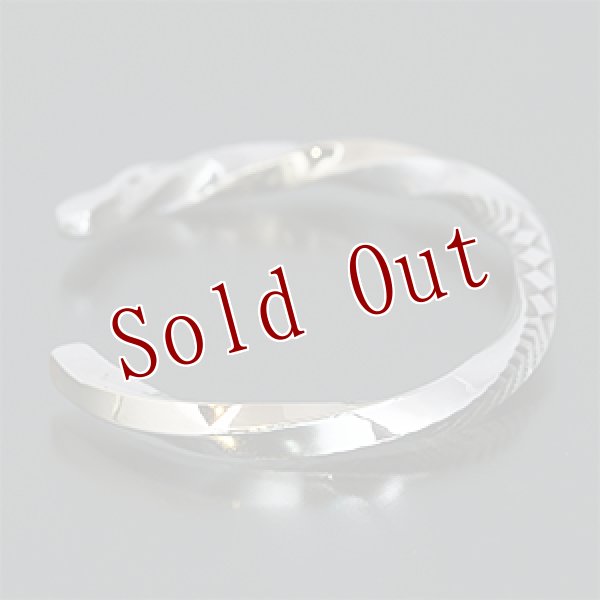 画像2: ナバホ族 Bruce Morgan #6SQ プレーン(14K)/4ダイヤ+アロー(SS) ツイステッド バングル メンズ M (2)