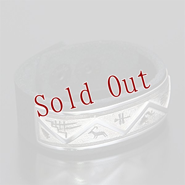 画像2: ナバホ族 Ray Scott 3/4" Petroglyph / Water ブレスレット(Bowguard)  (2)