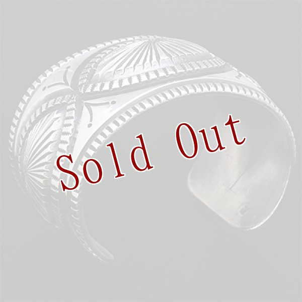 画像2: ナバホ族 Harrison Jim 1 1/2" リポウズ インゴットシルバー バングル (2)