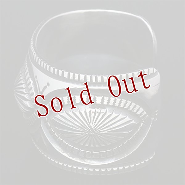 画像3: ナバホ族 Harrison Jim 1 1/2" リポウズ インゴットシルバー バングル (3)