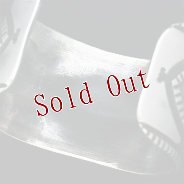 画像9: ナバホ族 Harrison Jim 1 1/2" リポウズ インゴットシルバー バングル (9)