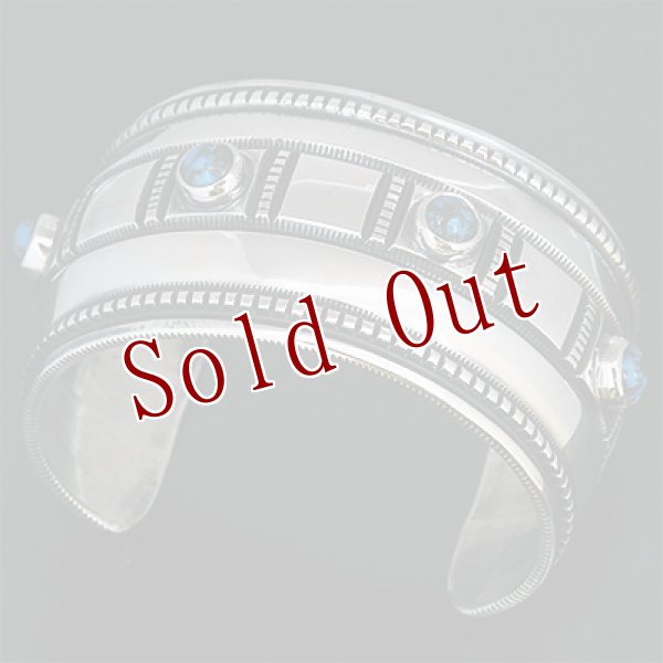 画像1: ナバホ族 Harrison Jim 1 1/2" キングマン インゴットシルバー コインエッジ バングル (1)