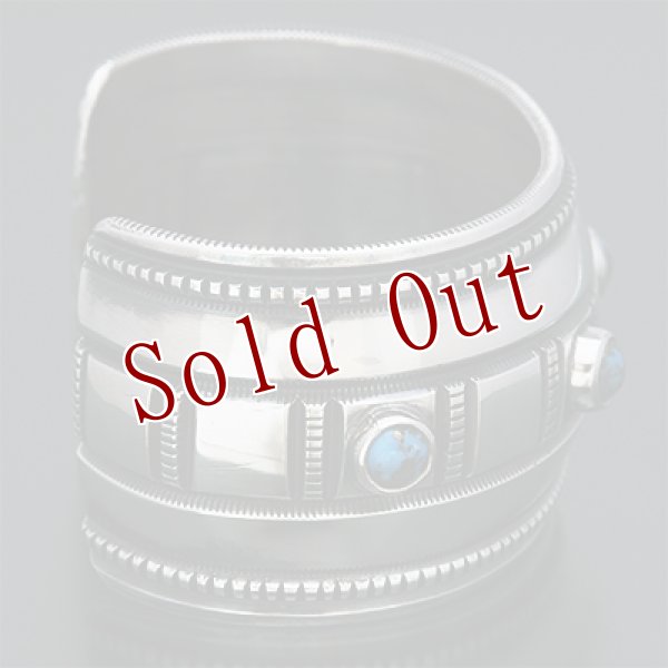 画像2: ナバホ族 Harrison Jim 1 1/2" キングマン インゴットシルバー コインエッジ バングル (2)