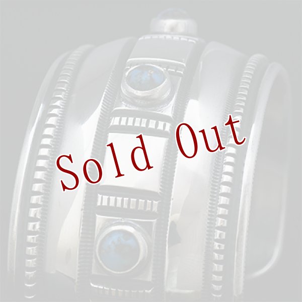 画像4: ナバホ族 Harrison Jim 1 1/2" キングマン インゴットシルバー コインエッジ バングル (4)