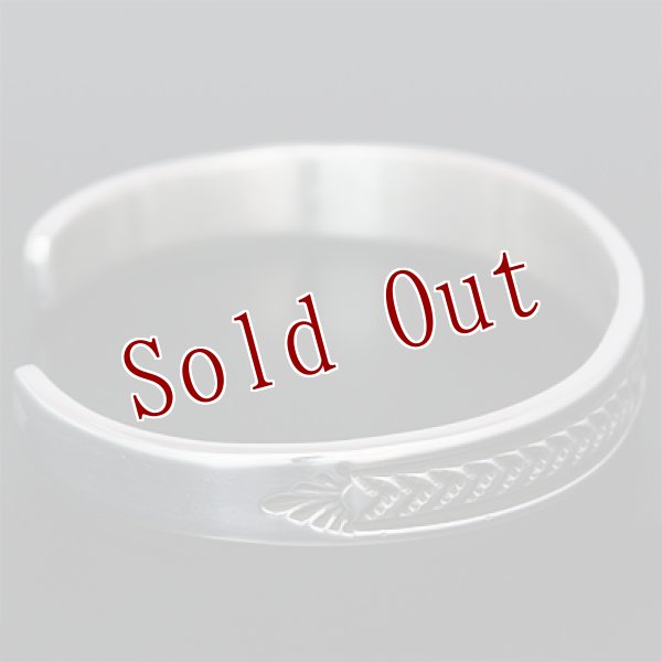 画像3: ナバホ族 Bruce Morgan 1/4" シルバー ダイヤ+アロー バングル (3)