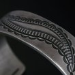 画像6: ナバホ族 Jacob D. Morgan 3/4” Bi-curve Repousse バングル (6)