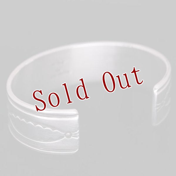 画像9: ナバホ族 Roy Tracy キングマントライアングル インゴットシルバー バングル (9)