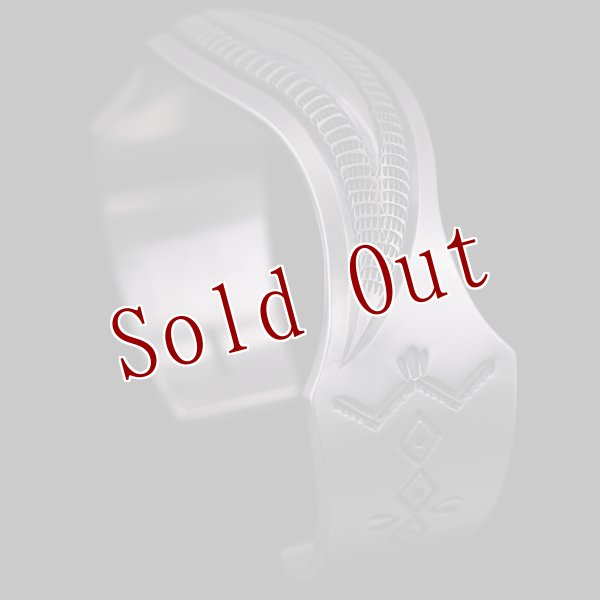 画像3: ナバホ族 Jacob D. Morgan 10ga Bi-Curve Repousse Cut Away バングル (3)