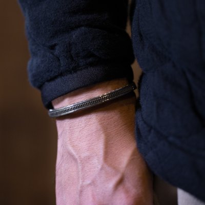 画像1: ナバホ族 Lyle Secatero #3スクエア レインフォール/フェザー バングル