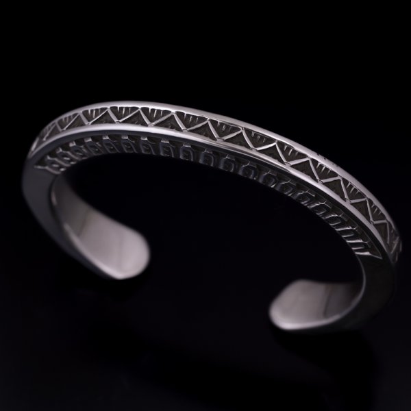 画像1: ナバホ族 Lyle Secatero #3スクエア ライトニング/フェザー バングル (1)