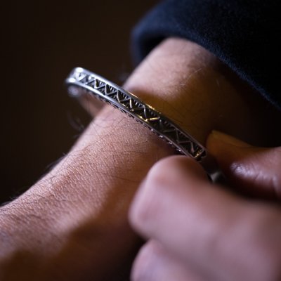 画像3: ナバホ族 Lyle Secatero #3スクエア ライトニング/フェザー バングル