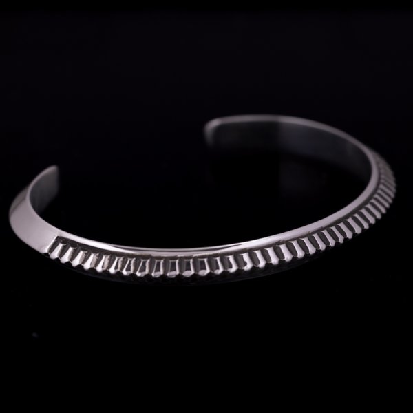 画像4: ナバホ族 Lyle Secatero #2トライアングル スタンプ バングル (4)