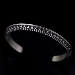 NAVAJO/ナバホ族 Tahe スタンプワーク シルバー バングル