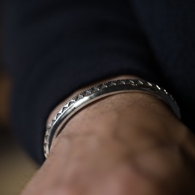 画像2: ナバホ族 Lyle Secatero #0ハーフラウンド ライトニング バングル