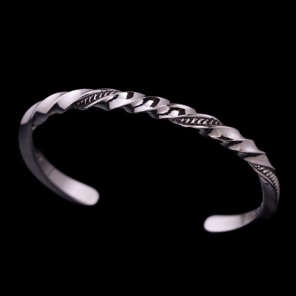 画像1: ナバホ族 Lyle Secatero #6スクエア ツイスト ウォーター バングル (1)