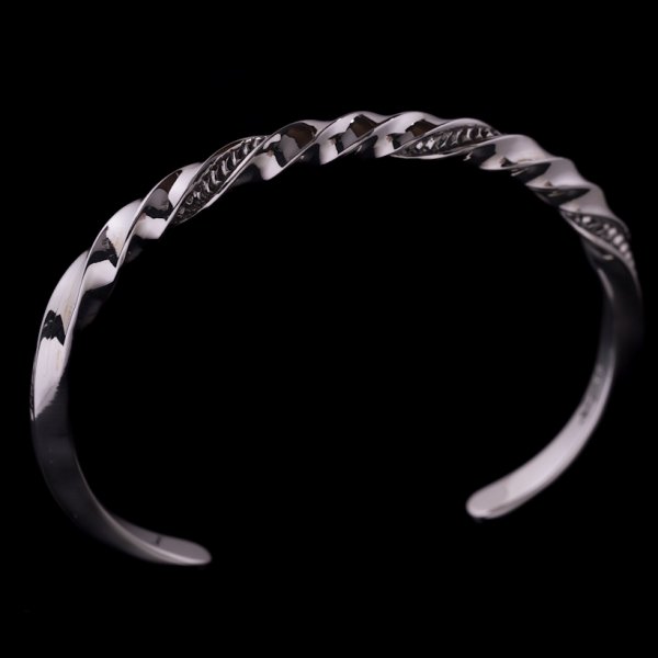 画像2: ナバホ族 Lyle Secatero #6スクエア ツイスト ウォーター バングル (2)