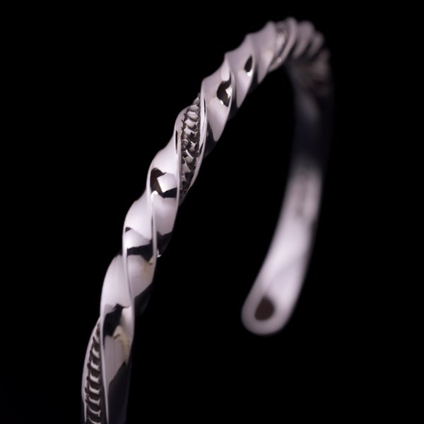 画像3: ナバホ族 Lyle Secatero #6スクエア ツイスト ウォーター バングル (3)