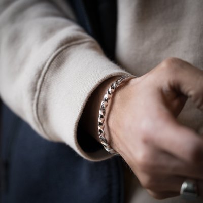 画像2: ナバホ族 Lyle Secatero #6スクエア ツイスト ウォーター バングル