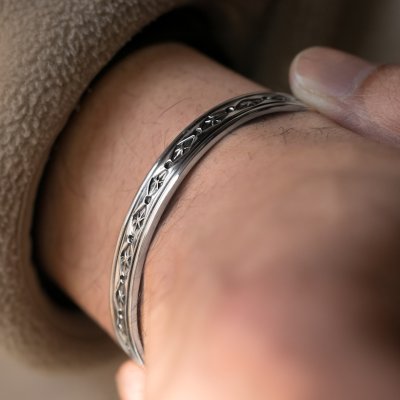 画像1: ナバホ族 Tanya Mace 3/8" スタンプ シルバー バングル