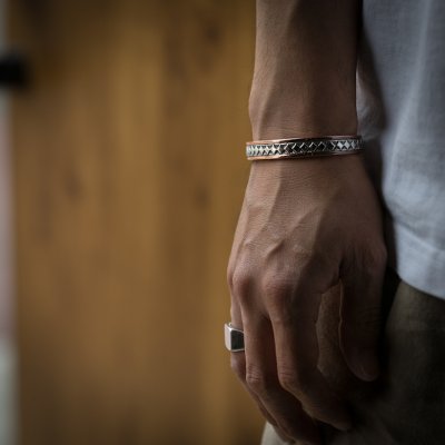 画像3: ナバホ族 Lyle Secatero 3/8" フォーディレクション ツートンカラー バングル