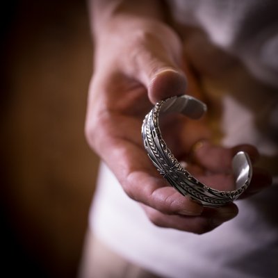 画像1: ナバホ族 Bruce Morgan 1/2" 10ga SS サンバースト 4ダイヤ+アロー バングル【RIVER MAIL企画】