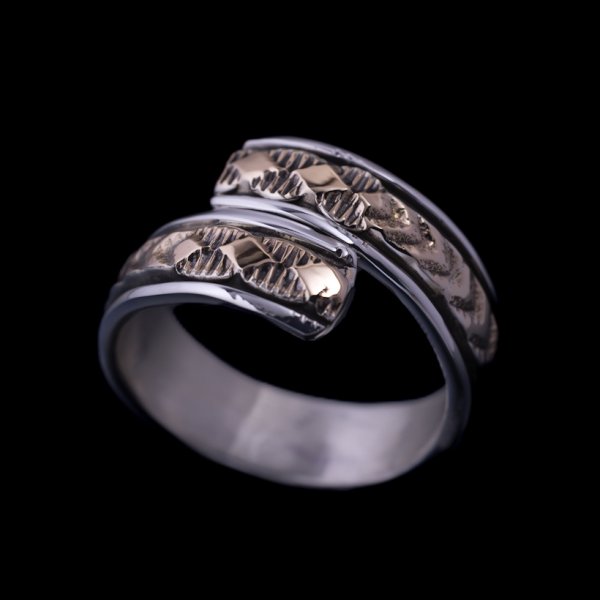 画像1: 【RIVER MAIL企画】ナバホ族 Bruce Morgan 1/4 14K 4ダイヤ+アロー アジャスタブル リング (1)