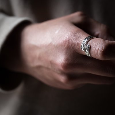 画像2: 【RIVER MAIL企画】ナバホ族 Bruce Morgan 1/4 SS 4ダイヤ+アロー アジャスタブル リング