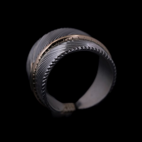 画像2: ナバホ族 Harvey Mace 12KGF イーグルフェザー ストレート リング (2)