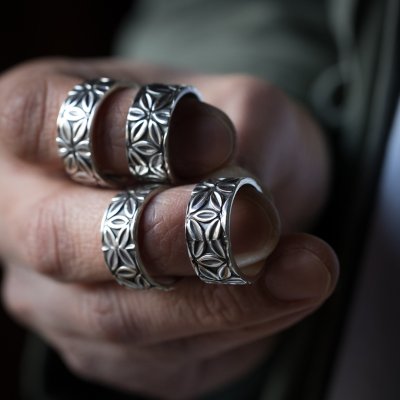 画像2: ナバホ族 Lyle Secatero 3/8" フラワー スタンプ リング