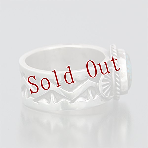 画像2: ナバホ族 Sunshine Reeves ロイストーン スタンプワーク リング 20号 (2)