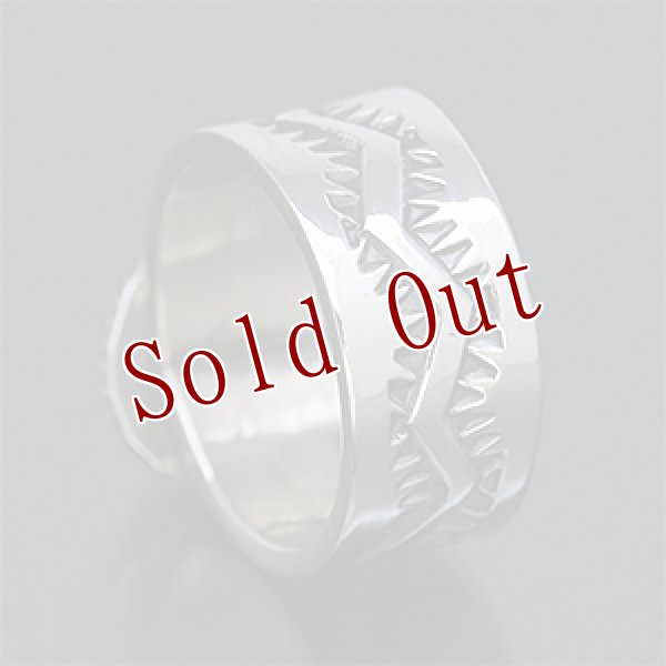 画像3: ナバホ族 Sunshine Reeves 3/8” キングマン スタンプ リング 20号 (3)