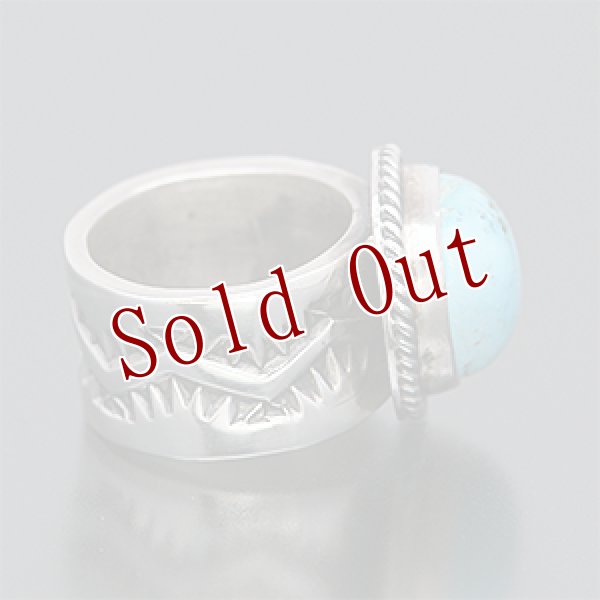 画像2: ナバホ族 Sunshine Reeves 3/8” キングマン スタンプ リング 5.5号 (2)