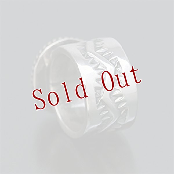 画像3: ナバホ族 Sunshine Reeves 3/8” キングマン スタンプ リング 5.5号 (3)