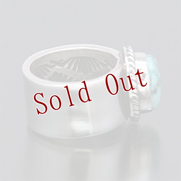 画像2: ナバホ族 Sunshine Reeves 3/8” キングマン プレーン/スタンプ リング 5.5号 (2)