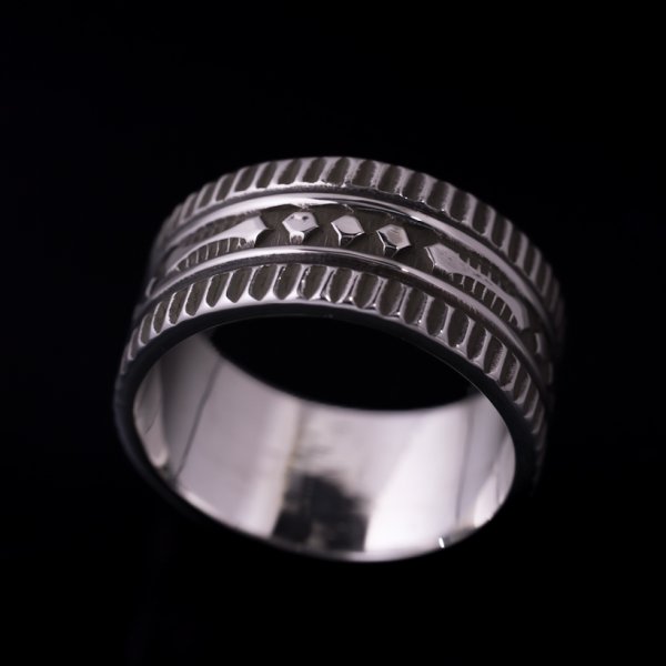 画像1: ナバホ族 Lyle Secatero 3/8" フォーディレクション クラウド/レイン リング 23号 (1)