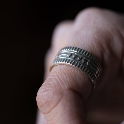 画像2: ナバホ族 Lyle Secatero 3/8" フォーディレクション クラウド/レイン リング 23号