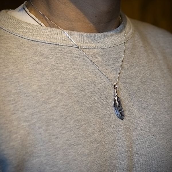 画像4: 【再入荷】ナバホ族 Harvey Mace 12KGF イーグルフェザー ペンダント S/右 チェーン付き (4)