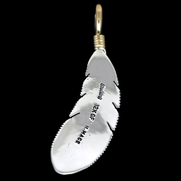 画像2: 【再入荷】ナバホ族 Harvey Mace 12KGF イーグルフェザー ペンダント M/右 チェーン付き (2)