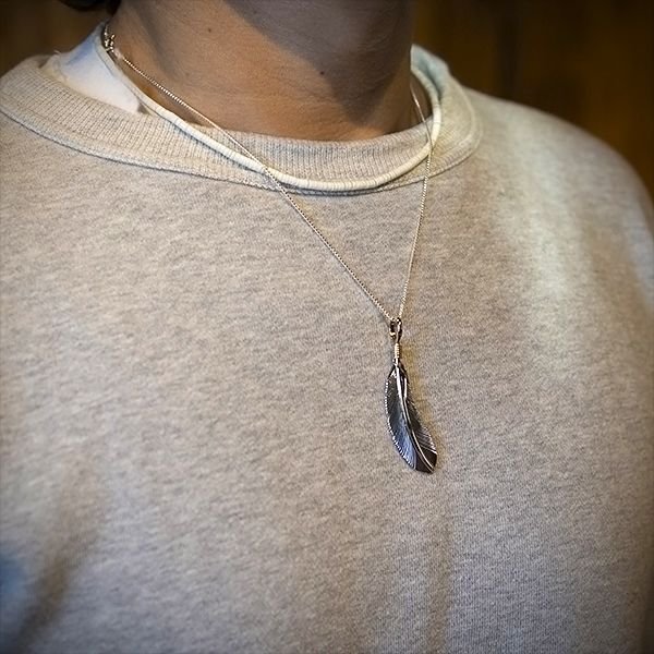 画像4: 【再入荷】ナバホ族 Harvey Mace 12KGF イーグルフェザー ペンダント M/右 チェーン付き (4)