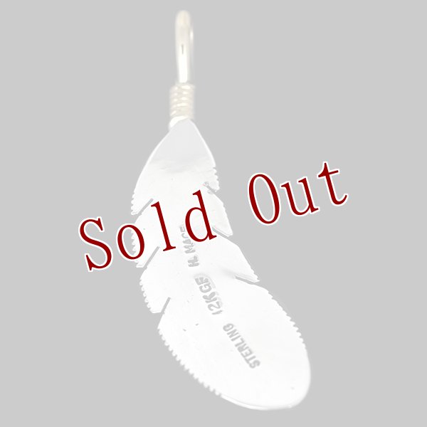 画像2: 【再入荷】ナバホ族 Harvey Mace 12KGF イーグルフェザー ペンダント M/左 チェーン付き (2)