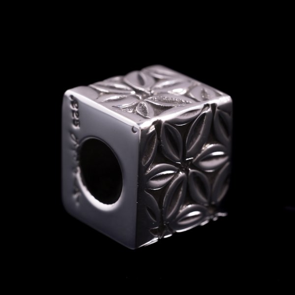 画像2: ナバホ族 Lyle Secatero フラワー キューブ ペンダント (2)