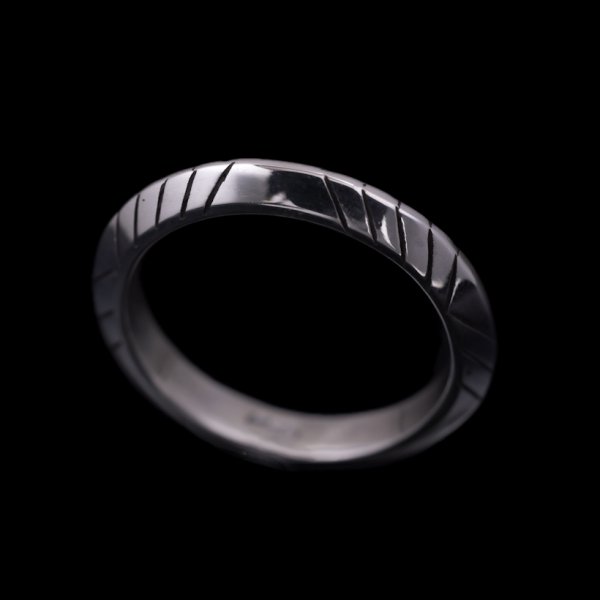 画像1: 【サイズ展開あり】トライアングル ナロー シルバー925 リング 鏡面仕上げ (1)