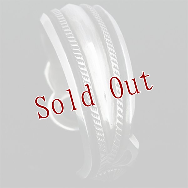 画像3: サウスパイユート族 Steven Tiffany 1" コインシルバー リポウズ バングル (3)