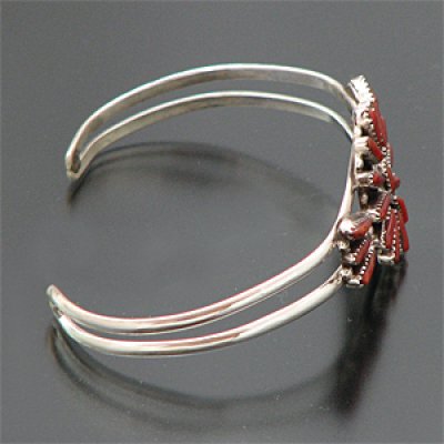 画像1: ズニ族 コーラル ニードルポイント バングル