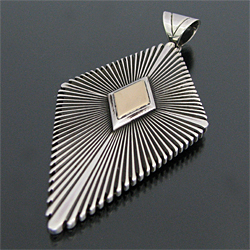 ナバホ族 Pat Bedonie サンバースト 14K 菱型 ペンダント 【送料